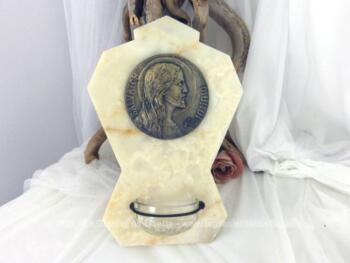 Bénitier marbre avec écusson laiton Christ