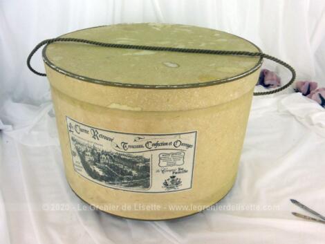 Ancienne boite à chapeaux en carton patiné par le temps de la Boutique Le Charme Retrouvé et de la marque Le Comptoir de Famille .
