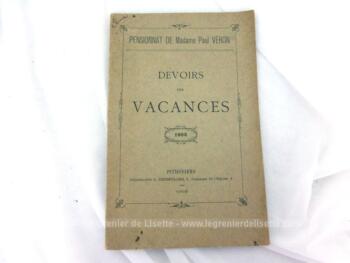 Ancien petit livret Devoirs de Vacances de 1903, du Pensionnat de Madame Paul Véron sur 14 pages de 17 x 11 cm. Une double page de devoir par classe !