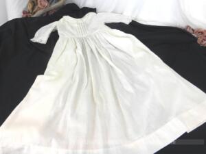Ancienne robe longue de baptême coton et plis