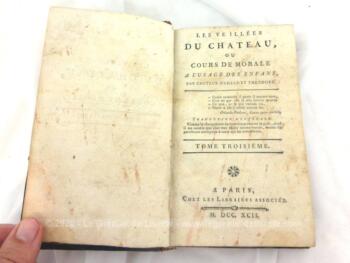 Voici un très ancien livre de 1792 portant le titre de "Les Veillées du Château ou Cours de Morale à l'Usage des Enfants" sur 352 pages.