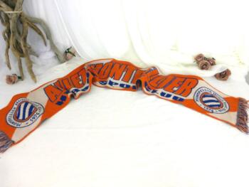 Voici une écharpe qui a fait le bonheur des supporters de Montpellier Hérault Sport Club en brandissant ALLEZ MONTPELLIER..... en 1974 !