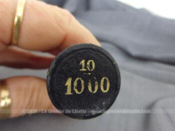 Ancien Porte Louis d'Or datant de la fin XIX ou début XX°, tube cylindrique en laiton gainé de cuir noir avec les inscriptions en doré des chiffres 10 et 1000 .