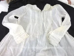 VENDU Ancienne robe de communiante et sa boite Le Grenier de Lisette