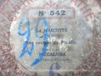 Pour phonographe, voici une ancienne boite vide à cylindre Pathé n°542 portant l'étiquette "La Mascotte" chanté par Piccaluga de l'Opéra Comique.
