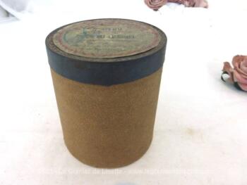 Pour phonographe, voici une ancienne boite vide à cylindre Pathé n°6169 portant l'étiquette "Retraite aux Flambeaux" "Cloches, Sonneries et commandement" "XXX" exécuté par la musique de la Garde Républicaine.