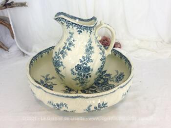 Ancien service toilette bleu des Faiencerie Saint Amand et Hamage, modèle Nigella du début des années 1900 avec très large bassine et superbe broc.