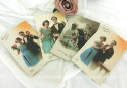 Voici quatre anciennes cartes postales colorisées représentant des couples souhaitant la "Bonne Année" datées de 1923, 1926, 1927 et 1929.