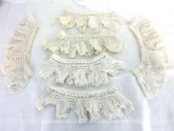 Voici un lot de six ronds en anciennes dentelles fait main et réalisées au crochet. De forme évasée, avec une circonférence de 38 cm au départ et 98 cm au bas.