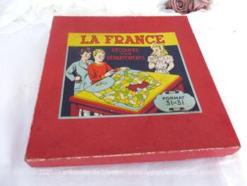 Belle boite cartonnée pour le jeu de la France découpée par Départements, façon puzzle, format 31 x 31, réalisé par l'Imprimerie Franoz à Paris.