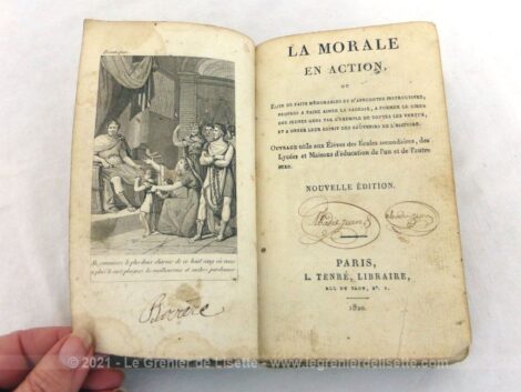 Vieux de plus de 200 ans, voici le livre "La Morale en Action" daté de 1820, avec sa reliure en cuir bien patinée et ses annotations à la plume. Pièce vraiment unique.