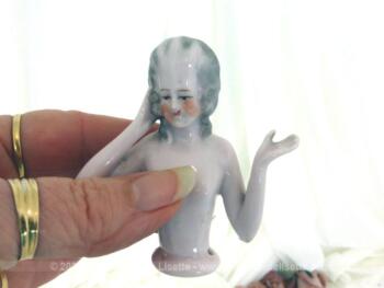 Ancien petit buste de figurine de marquise en porcelaine allemande numérotée à habiller pour décorer boite ou poudrier.