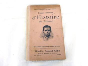 Voici un livre datant de 1911 et portant le titre de "L'Année Enfantine d'Histoire de France" par Jean Bedel.