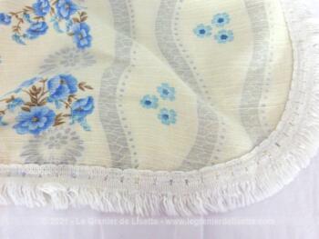 Voici un coupon de tissus vraiment tendance shabby avec ses guirlandes de fleurs bleues de 195 x 200 cm.