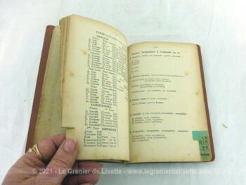 Sur 12.5 x 18 x 0.8 cm, voici un ancien Carnet d'Orthographe à onglets datant des années 30 sur 143 pages.