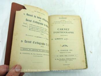 Sur 12.5 x 18 x 0.8 cm, voici un ancien Carnet d'Orthographe à onglets datant des années 30 sur 143 pages.