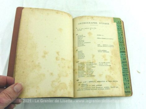 Sur 12.5 x 18 x 0.8 cm, voici un ancien Carnet d'Orthographe à onglets datant des années 30 sur 143 pages.