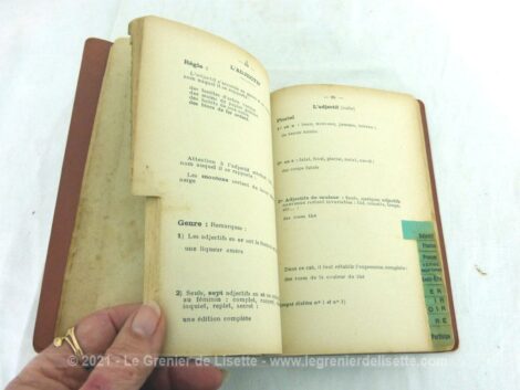Sur 12.5 x 18 x 0.8 cm, voici un ancien Carnet d'Orthographe à onglets datant des années 30 sur 143 pages.