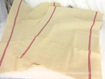 Deux grands coupons neufs en chanvre avec liteaux rouge de 80 x 62 cm, déjà découpés et prêts à coudre pour réaliser des torchons.