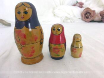 Voici un jeu vintage de 3 petites poupées russes, avec le cachet "made in USSR" Elles vous attendent ! Adorables.....