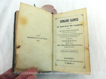 Ancien petit missel Semaine Sainte daté de 1845 à l'Usage du Diocèse de Tarbes dont presque toutes les pages sont en LATIN.... c'est normal quand on a 176 ans !!!!