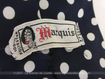 Voici une ancienne cravate vintage marine à pois blanc, de la marque Marquis et 100% polyester. Pour homme ou femme !