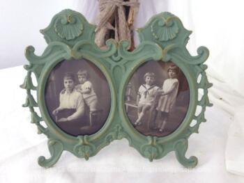Voici un ancien double porte photos, en laiton tout ouvragé avec une patine en couleur vert de gris et décoré de photos uniques et d'époque.