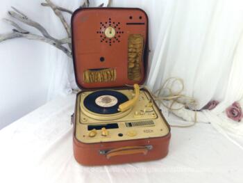 Ancien tourne disque ou électrophone de la marque Eden, datant des années 50, pour une utilisation uniquement en décoration.