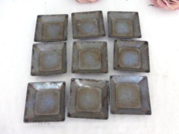 Lot 10 anciens moules petits-fours forme carrée qui attendent de reprendre vie dans une cuisine ou revisités en décoration tendance shabby.