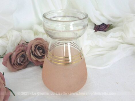 Adorable vase porte-bulbe des années 50 en verre granité rose saumon. A vous les belles couleurs, jacinthe, amaryllis, tulipes, crocus..... directement dans votre maison !