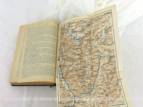Ancien livre "Les Guides Bleus" concernant le pays de la SUISSE pour l'année 1920, avec cartes et dépliants d'époque.