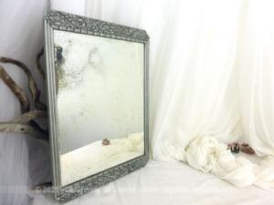 Ancien miroir avec encadrement plâtre patiné argent