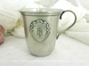 Ancienne timbale Alpacca anse et monogrammes EP