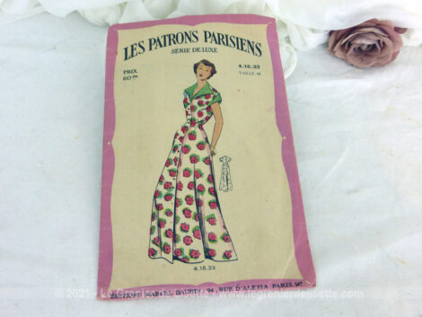 Ancien patron "Les Patrons Parisien" des années 50 pour un Déshabillé pour Dame, pouvant être détourné en robe estivale avec à l'intérieur tous les calques.