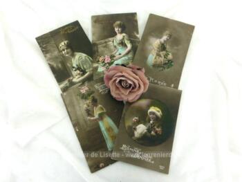 Datées de 1918 à 1921, voici un lot de 6 anciennes cartes postales fond sépia pour souhaiter un évènements avec en décors de superbes portraits de femme !