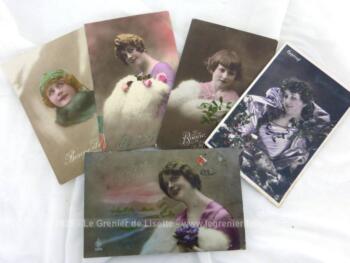 Datées de 1917 à 1919, voici un lot de 5 anciennes cartes avec en décors de superbes portraits colorisés de femme pour souhaiter une "Bonne Année".