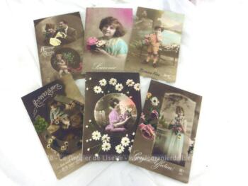 Datées de 1919 à 1924, voici un lot de 6 anciennes cartes postales fond sépia pour souhaiter un évènements avec en décors enfants et couples !