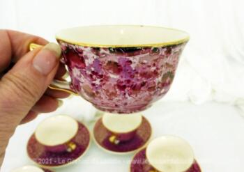 Datant des années 50, voici six belles tasses et sous tasses assorties, coloris fuschia décor façon "peinture mouillée" estampillée Villeroy et Boch - Mettlach - Made in France-Saar, Economic Union. Tendance shabby assurée.