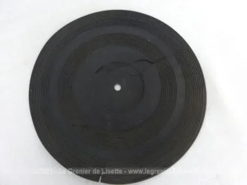 Ancien tourne disque ou électrophone de la marque Melodyne, datant des années 50, pour une utilisation uniquement en décoration.