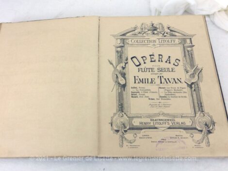 Voici un grand recueil broché de plusieurs partitions d'opéras, avec signature et la date de 1892 manuscrite sur la page de garde.