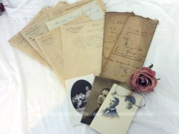Voici un assortiment unique de documents datant du XIX° avec 2 actes notariés, des photos, des courriers et un pince nez, pour une décoration vraiment très rétro.