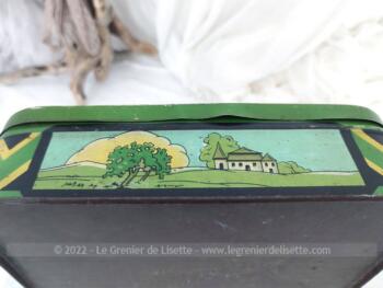 Voici un belle boite en métal vintage de 24 x 20 x 6.5 cm avec la sérigraphie d'une femme du XVIII° avec les bras chargés de fruits et dessinée façon moderne.