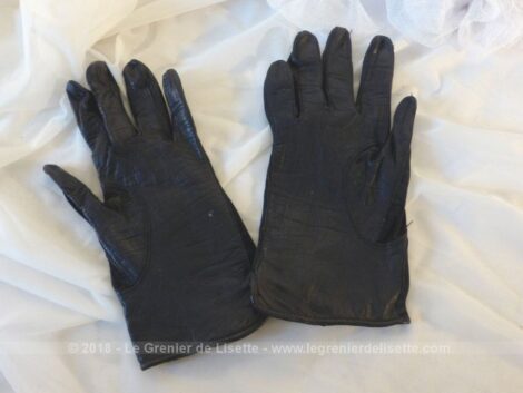 Voici une paire de gants vintage en cuir décorée d'une tresse en cuir de taille standard.