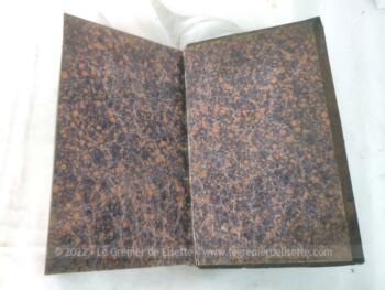 Voici un très ancien livre de 1826 portant le titre de 