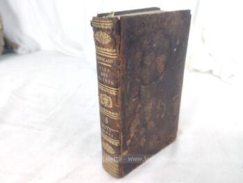 Voici un très ancien livre de 1826 portant le titre de "Vie des Pères, des Martyrs et des autres Principaux Saints" pour le mois de Mai sur 580 pages.