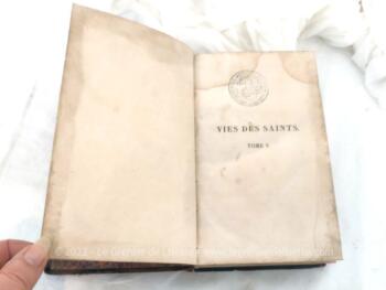 Voici un très ancien livre de 1826 portant le titre de "Vie des Pères, des Martyrs et des autres Principaux Saints" pour le mois de Mai sur 580 pages.