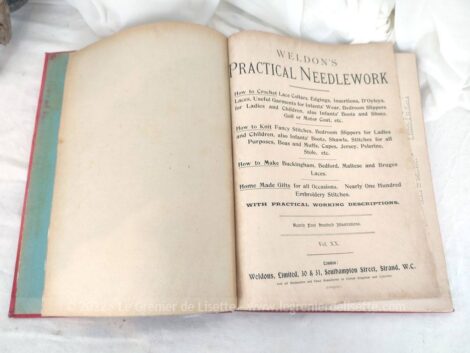 Publication Victorienne originale, voici un livre très recherché mais écrit en anglais le "Weldon's Practical Needlework" dont voici le n°20. On craque vraiment...