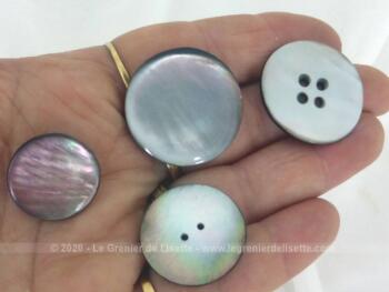 Voici un lot de 10 superbes boutons vintages en nacre épaisse, de 4 tailles et formes différentes .