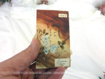 Voici un ancien almanach miniature pour l'année 1962 avec l'image du parfum Espace de Chéramy Paris, cadeau publicitaire de Judaïc-Coiffure à Bordeaux.