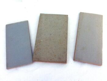 Voici un trio d'anciens blocs-notes, un 